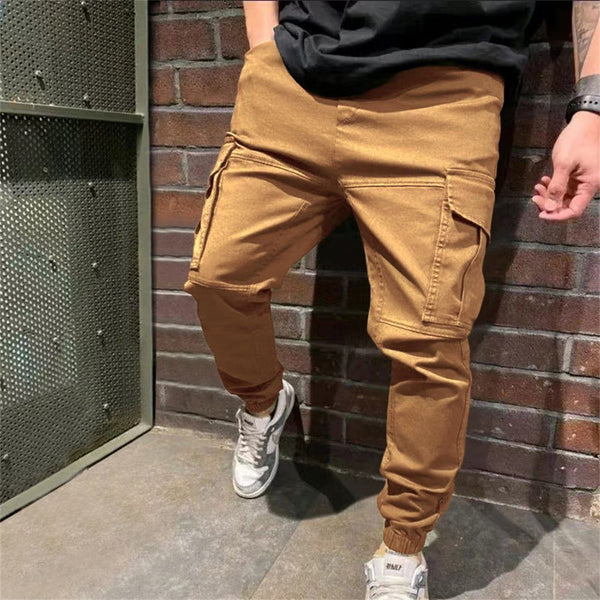 Men's cargo pants in brown, durable and stylish with multiple pockets, ideal for casual or outdoor wear.